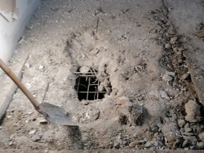 Rek. interieru vžrez betonoveho stropu pre schodisko