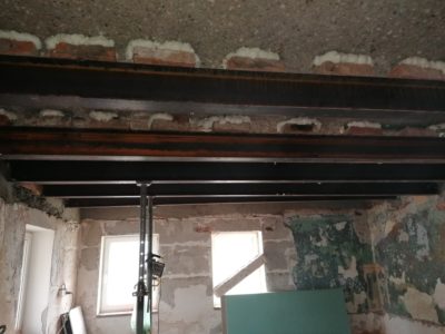 RekonÁtrukcia RD podpern† konÁtrukcia stropov