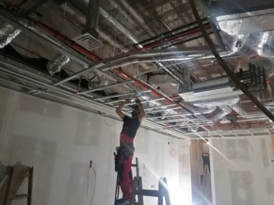 sadrokartonov† konÁtrukcia v obchodnžch priestoroch