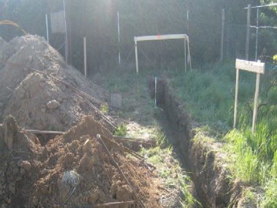 vykopane-zaklady-s-lavickami